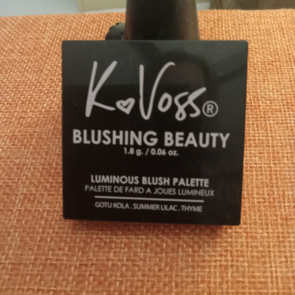 🥰 5/$25 - K.Voss Blushing Beauty Luminous Blush Palette